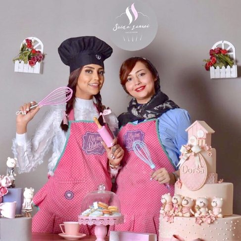 الهام عرب و تبلیغ برای دوستش که شیرینی پز است! عکس