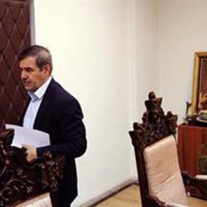 رئیس سازمان میراث‌فرهنگی با استعفای معاون صنایع‌دستی موافقت کرد