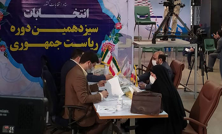 اولین زن برای انتخابات 1400 ثبت نام کرد + عکس و فیلم