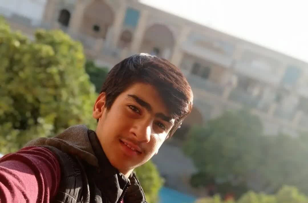 ببینید | لحظات حضور و شهادت دانش‌آموز شیرازی در حرم شاهچراغ